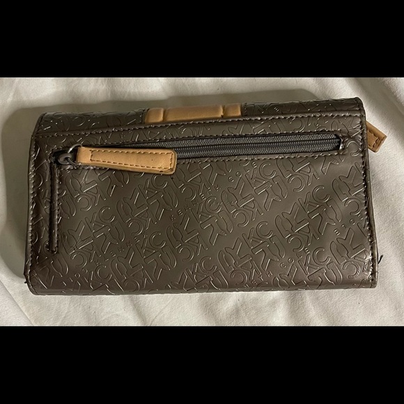 Kenneth Cole Women’s Wallet - Picture 3 of 3